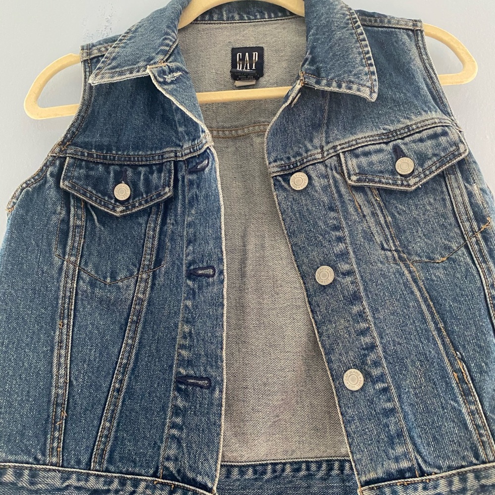 Sleeveless jean jacket